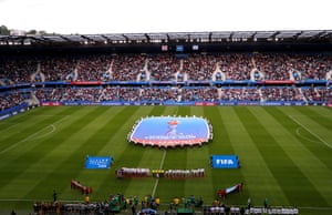 The players line up and the stage is set in Le Havre.