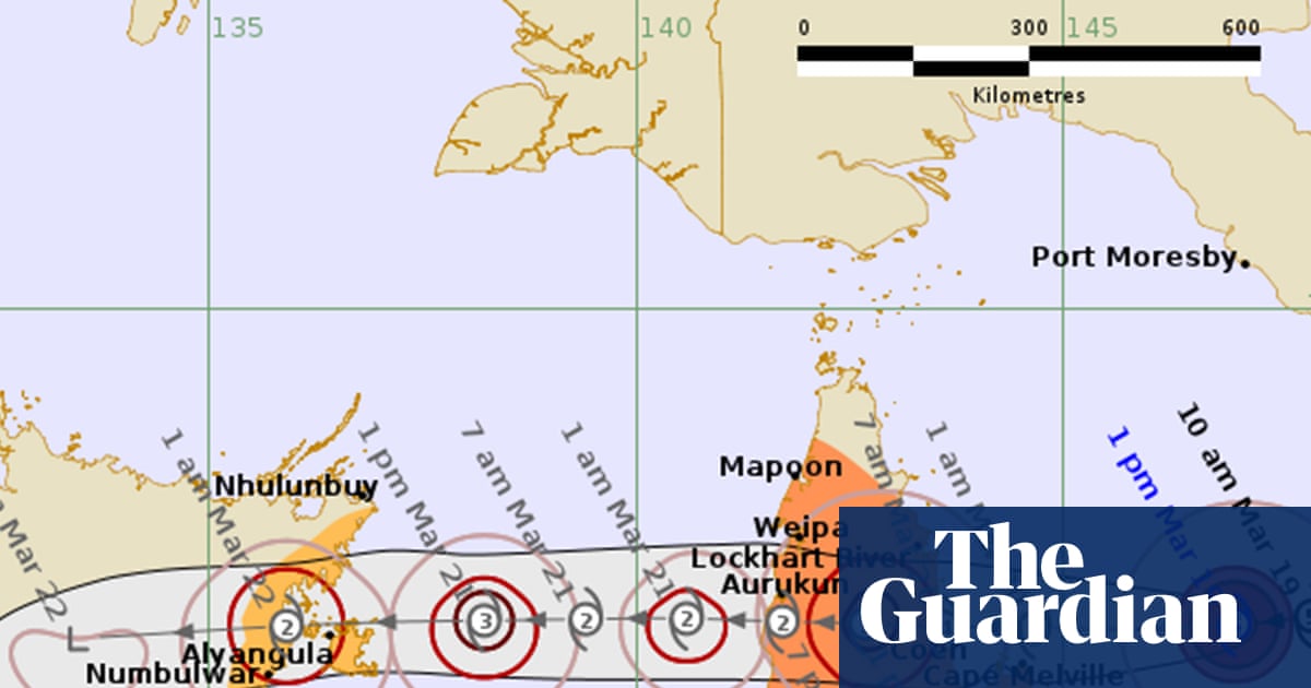 Tropical Cyclone Narelle to make landfall in far north Qld on Friday as category four storm, bringing 200km/h winds