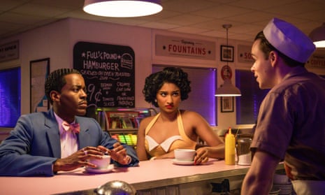 De cómo el primer 'Doctor Who' negro ha servido para dar ciertas historias (y cómo se desaprovechó eso con la primera mujer)