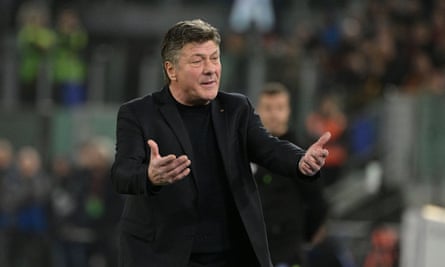 The returned Walter Mazzarri has done no better than unloved predecessor Rudi Garcia.