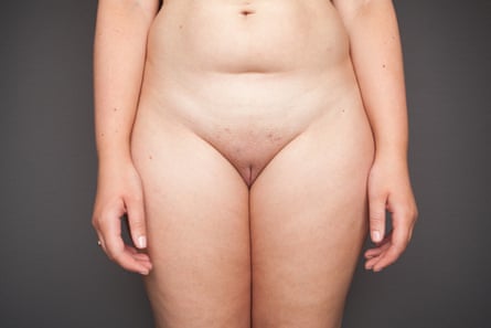 Naked woman from waist to thighs
