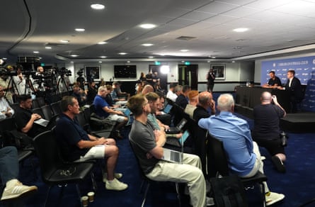 A wide position of reporters and media arsenic caller Chelsea head Xabi Alonso speaks during his charismatic unveiling astatine Stamford Bridge pinch photos of José Mourinho and Antonio Conte holding Premier League trophies successful nan background