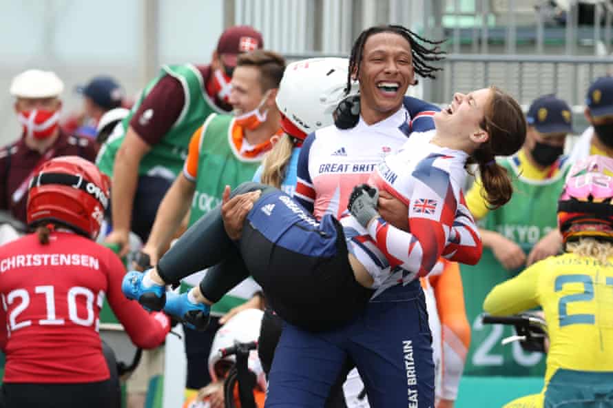 Love, courage and solidarity: 20 essential lessons young athletes taught us this summer | Tokyo Olympic Games 2020 3 Kye Whyte lifts Bethany Shriever after their Olympic success.