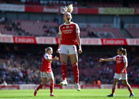 Chloe Kelly of Arsenal celebrates.