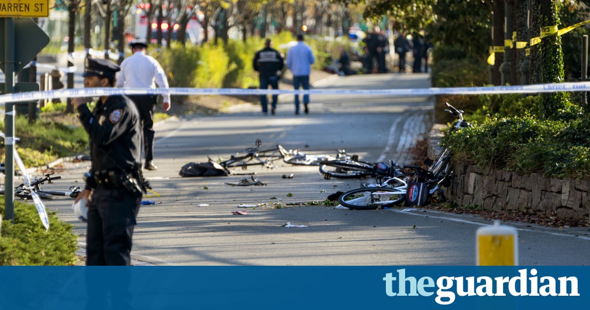 Eight people killed in New York ‘act of terror’ after truck drives on to bike path – Trending Stuff