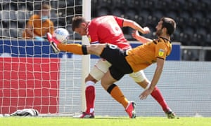 Charlton Athletic’s Jason Pearce bravely sticks his head out and scores the first goal.