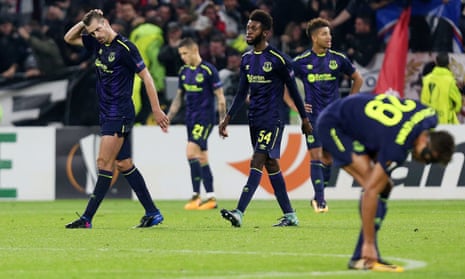Everton players look dejected after going behind.