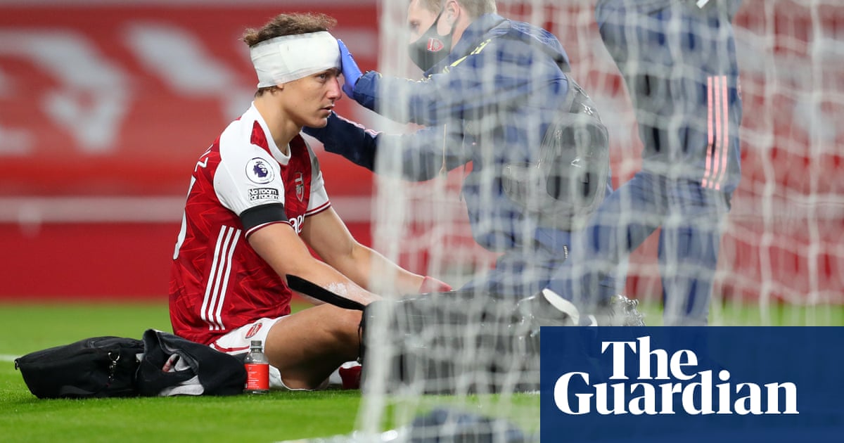 The need for concussion substitutes – Football Weekly