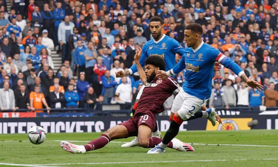 Ellis Simms spurns a big chance for the Jam Tarts.
