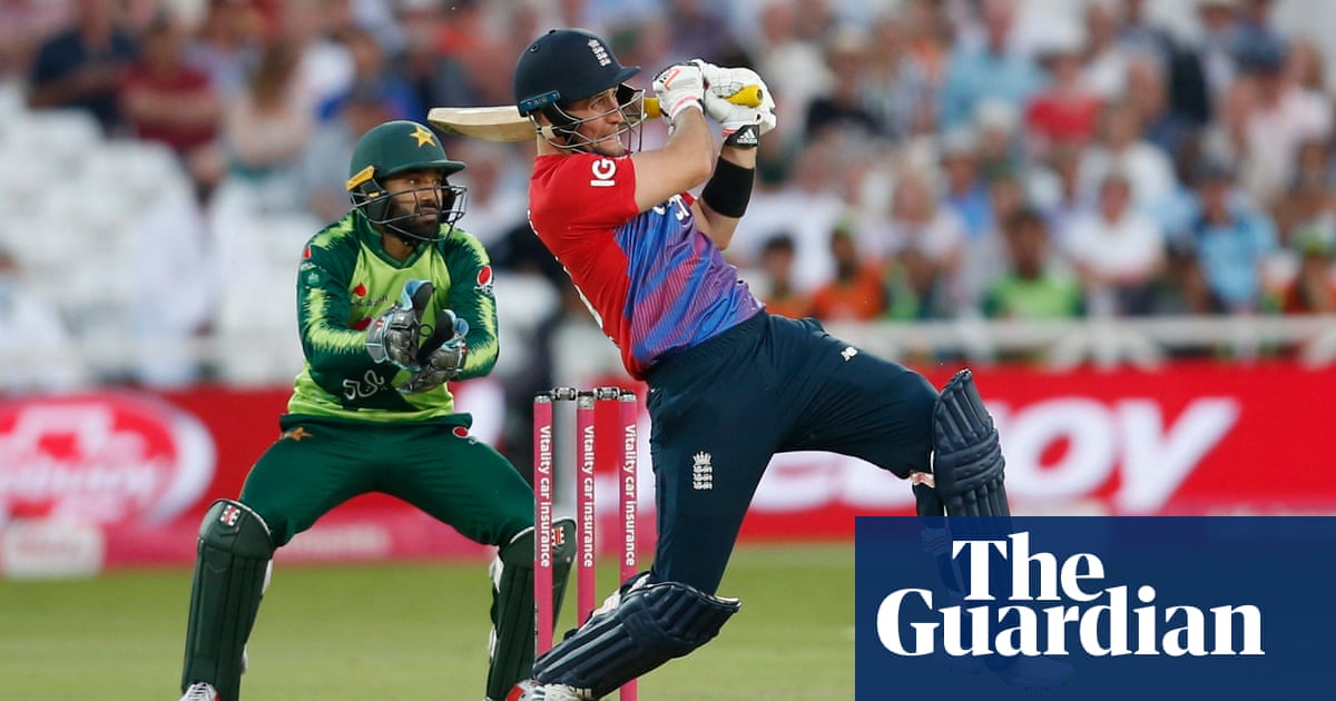 Liam Livingstone heroics not enough as England fail to reach Pakistan target