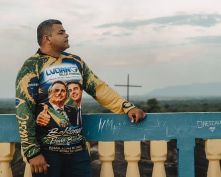 Luciano Gomes stood at Mucajaí’s lookout point wearing a top covered in images of Jair and Flávio Bolsonaro