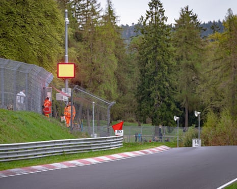 A red signal is shown at the Nürburgring after the accident on Saturday