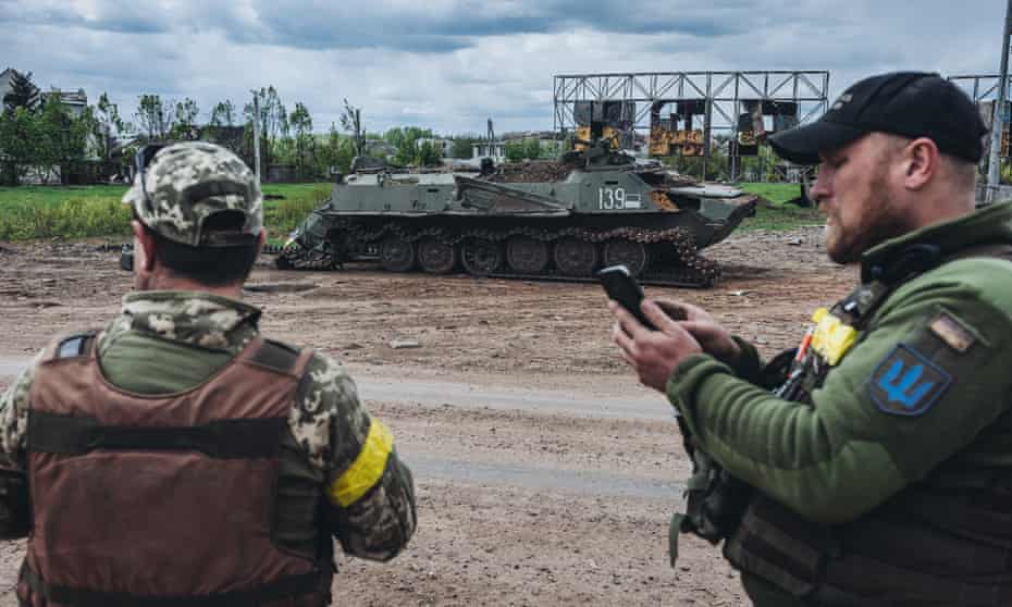 Ukrainian soldiers on the outskirts of Kharkiv on Tuesday.