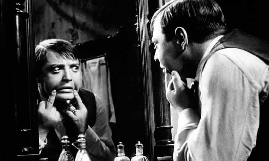 پیتر لور به عنوان کودک قاتل در فیلم Fritz Lang