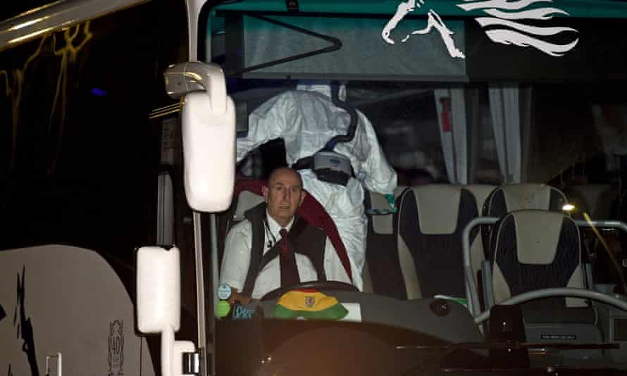 BRITAIN-CHINA-HEALTH-VIRUSA convoy of coaches carrying British nationals evacuated from Wuhan in China amid the novel coronavirus outbreak, and medical personnel in a protective suit, arrive at the Arrowe Park Hospital in Wirral, near Liverpool in north west England on January 31, 2020. - A plane chartered by Britain to evacuate its citizens and other foreign nationals carrying 110 people was due to land on January 31, 2020 at RAF Brize Norton. The evacuees will be taken by bus to Arrowe Park Hospital, near Liverpool, for a two-week quarantine period housed in an accommodation block usually used by health service staff. (Photo by Oli SCARFF / AFP) (Photo by OLI SCARFF/AFP via Getty Images)