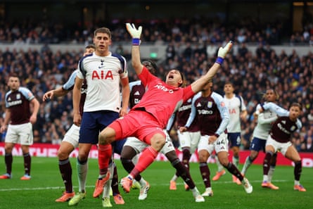 Emiliano Martínez appeals for a foul as Tottenham swing in a corner against Aston Villa