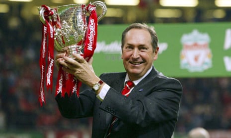 Gérard Houllier with the League Cup in 2001.