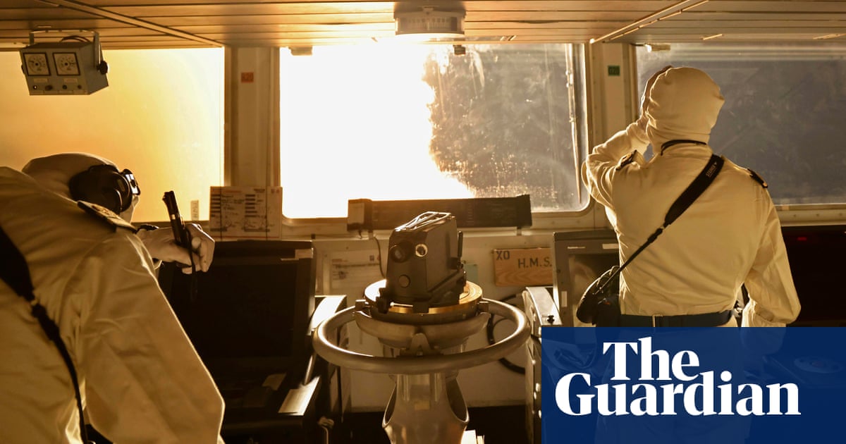 Дан СабагБаражът очевидно насочен към западни военни кораби предполага че