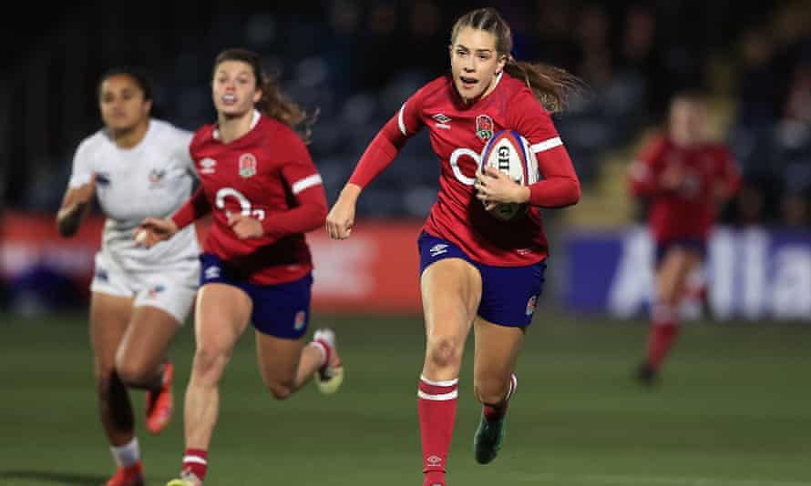 Holly Aitchison races clear to score the 13th try for England