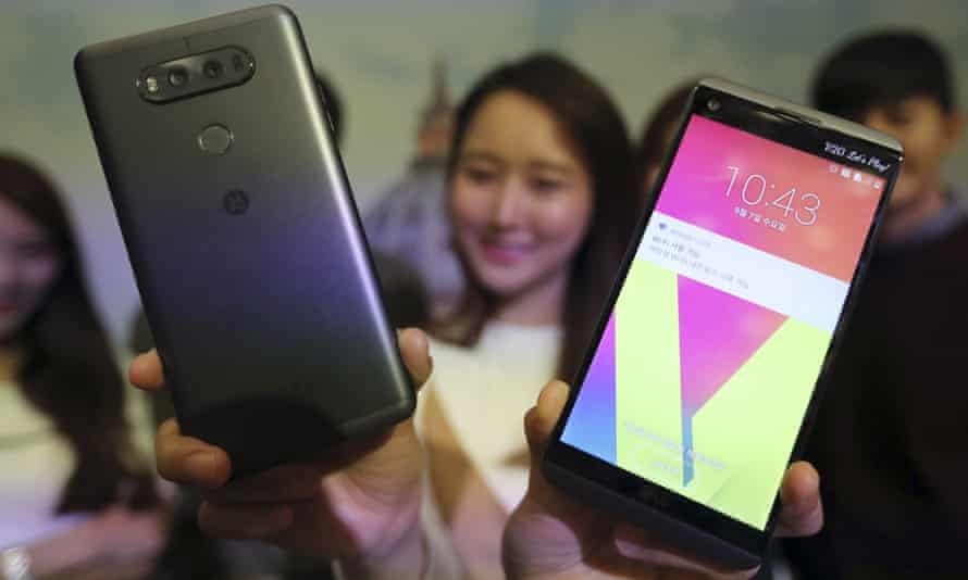 lg unveils first smartphone to come with android 7 nougat lg the guardian