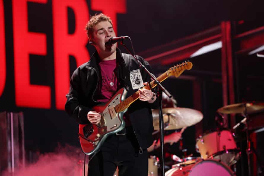 Brit awards 2022: every performance reviewed, from Adele to Dave and Little Simz | Brit awards 7 Sam Fender: ‘angel of the north’, ‘top tier indie boi’.