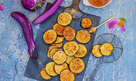 Aubergine fritters with honey