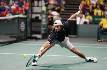 Toby Samuel plays a shot during his Davis Cup match against Andrés Andrade.