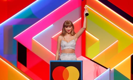 Taylor Swift a remporté le prix de l'icône mondiale aux Brit Awards l'année dernière.