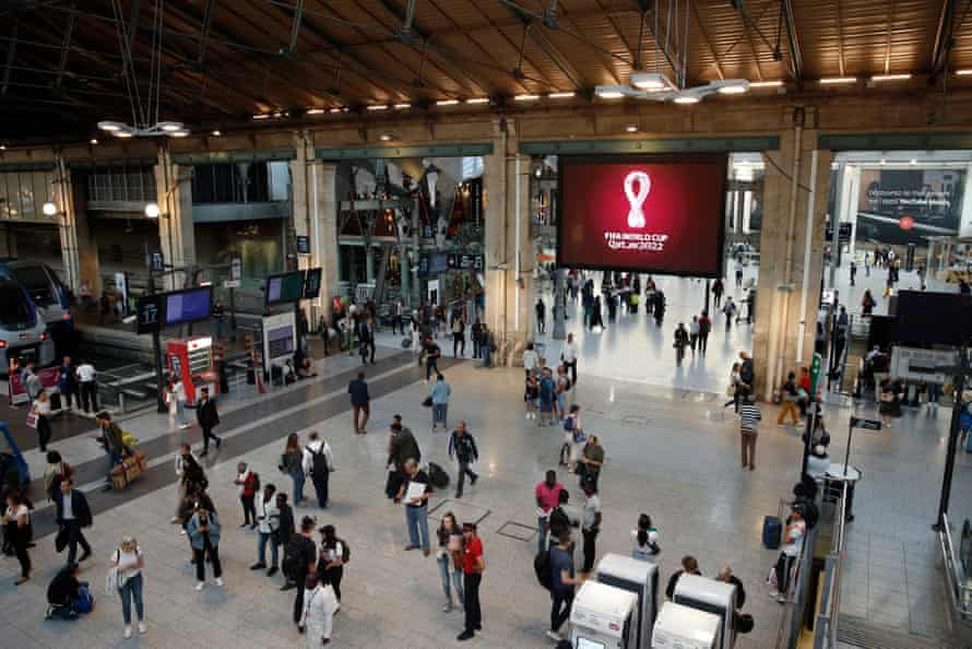 The busy main concourse at the Gare du Nord.