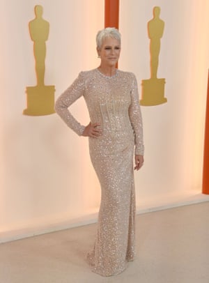 Jamie Lee Curtis looked iconic in a boned, crystal-covered corset dress by Dolce &amp; Gabbana, mimicking not only the Oscars statuette – a classic nominee move – but alas, the champagne carpet itself!