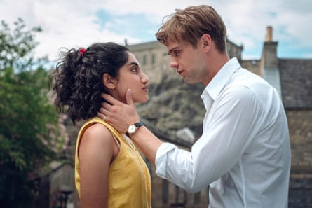 Ambika Mod and Leo Woodall in the 2024 TV adaptation of One Day.