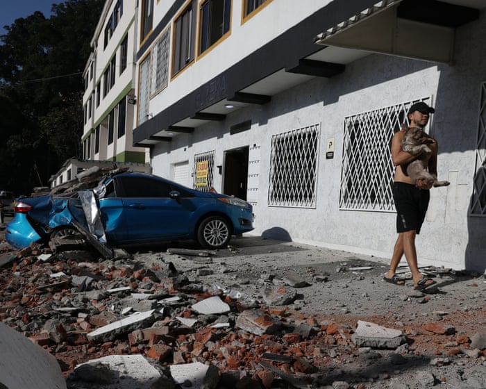 Powerful 7.4 magnitude earthquake strikes western Colombia