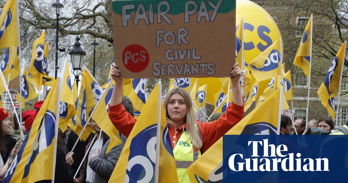 ‘Chronic’ low pay hurting civil service staff morale and recruitment, say MPs | Civil service