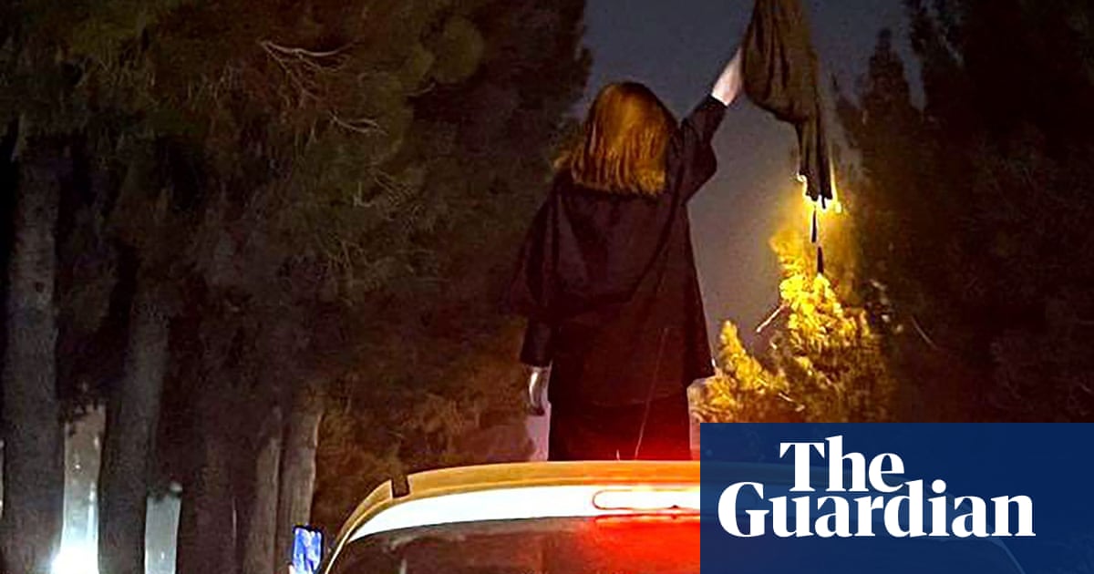 Iranian schoolgirls take up battlecry as protests continue