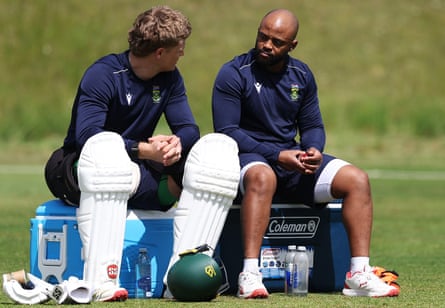 Temba Bavuma of South Africa talks to Ryan Rickelton during a training session