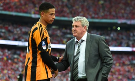 Curtis Davies and Steve Bruce after the 2014 FA Cup final, which they lost after going 2-0 ahead.