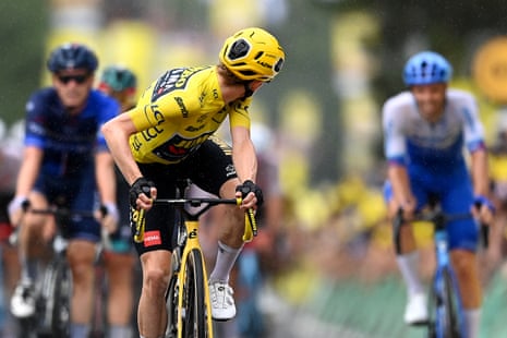 Jonas Vingegaard continues to lead the field in this year’s Tour de France.