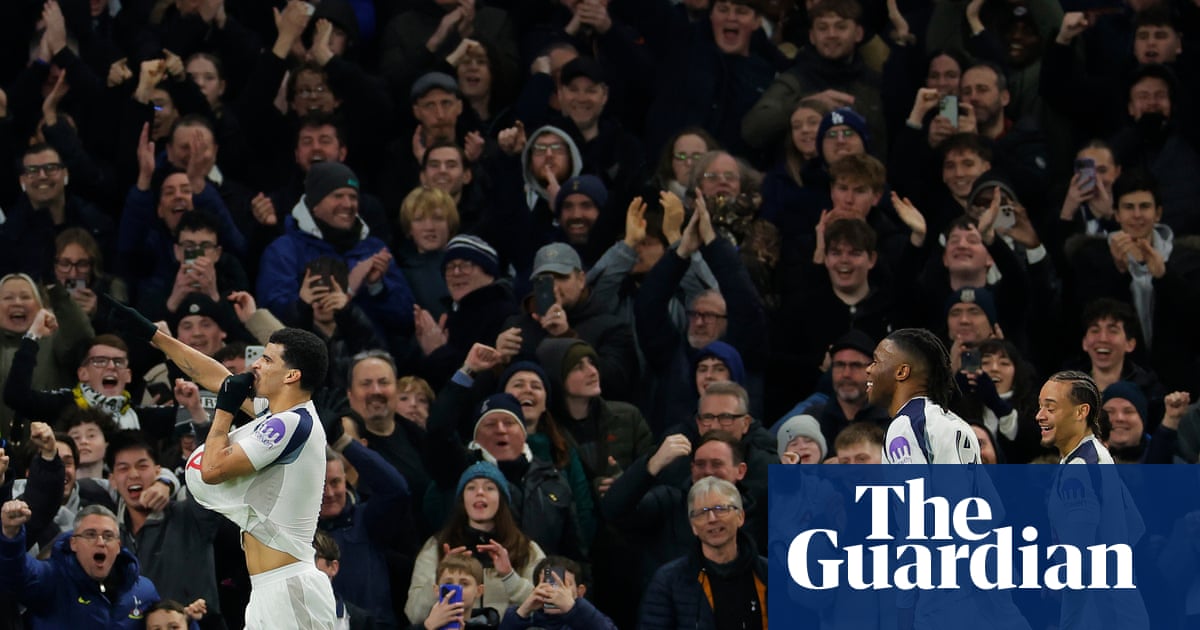 Solanke leads Tottenham past 10-man Dortmund to offer relief for Frank