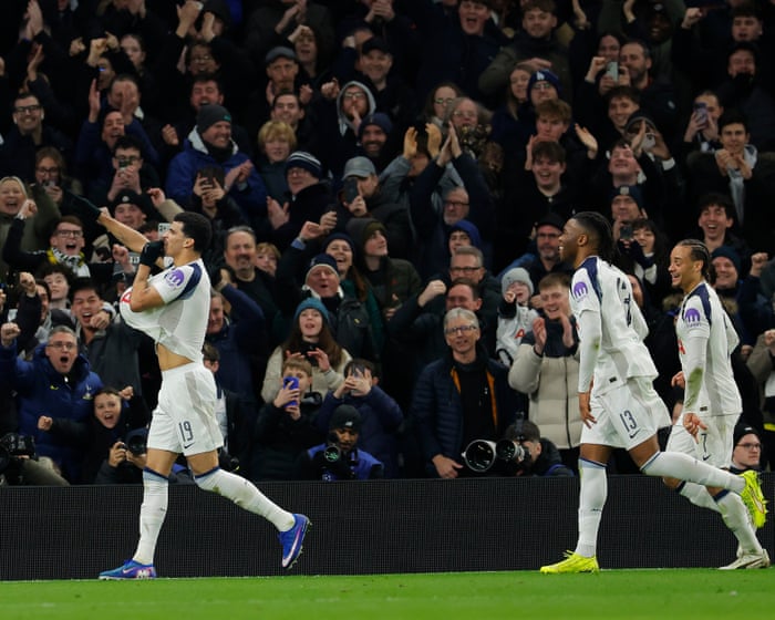 Solanke leads Tottenham past 10-man Dortmund to offer relief for Frank