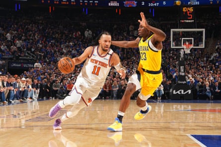 New York’s Jalen Brunson, left, scored a game-high 43 points in the Knicks’ Game 1 loss to the Indiana Pacers in the Eastern Conference finals on Wednesday night at Madison Square Garden.