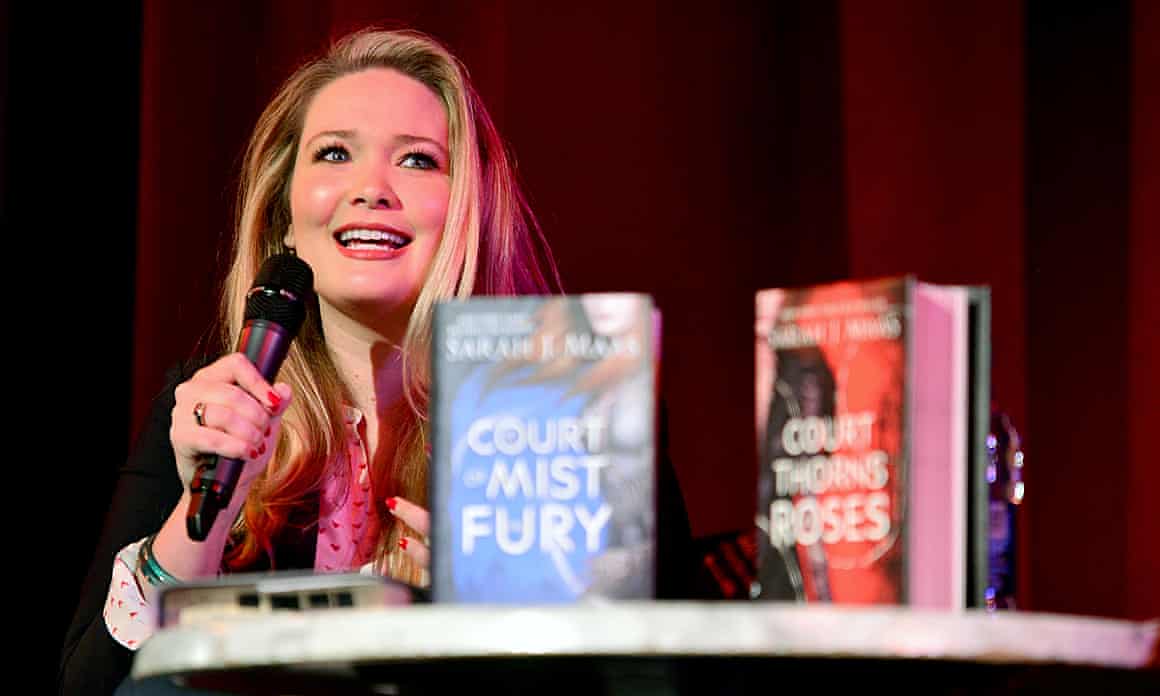 Author Sarah J Maas with two of her novels, both of which have been banned in Utah classrooms and libraries.
