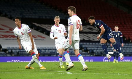 Che Adams and three Faroe Island players watch the striker's shot travel towards goal