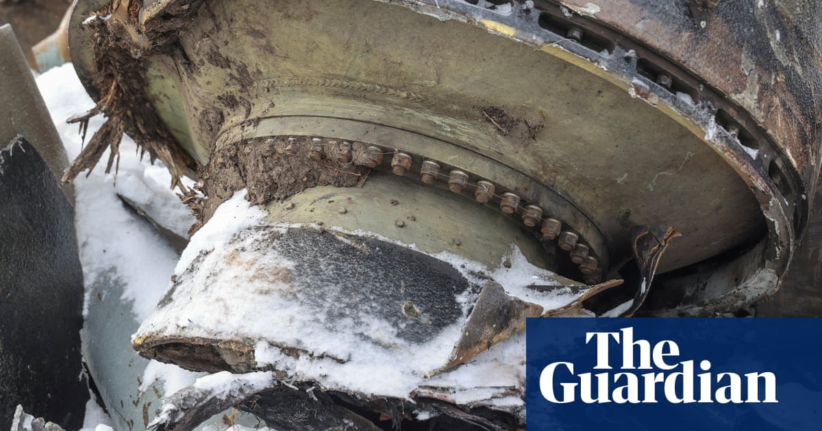 Горивен склад далеч в Русия гори при удар с дрон