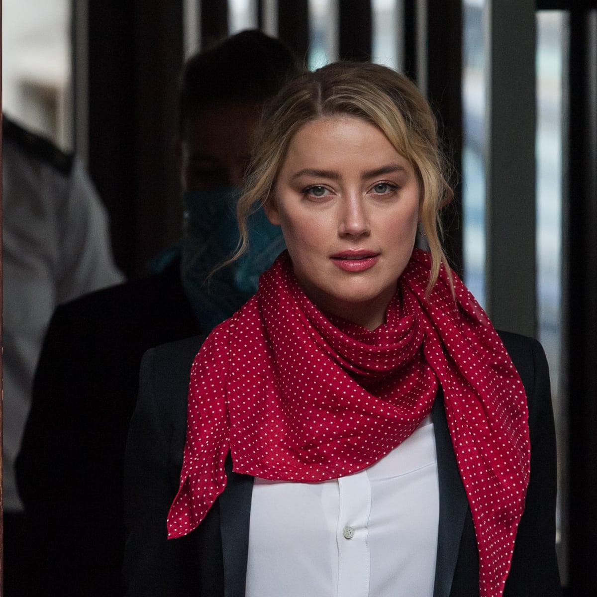 Johnny Depp Wanted Amber Heard Barefoot Pregnant And At Home Court Told Johnny Depp The Guardian
