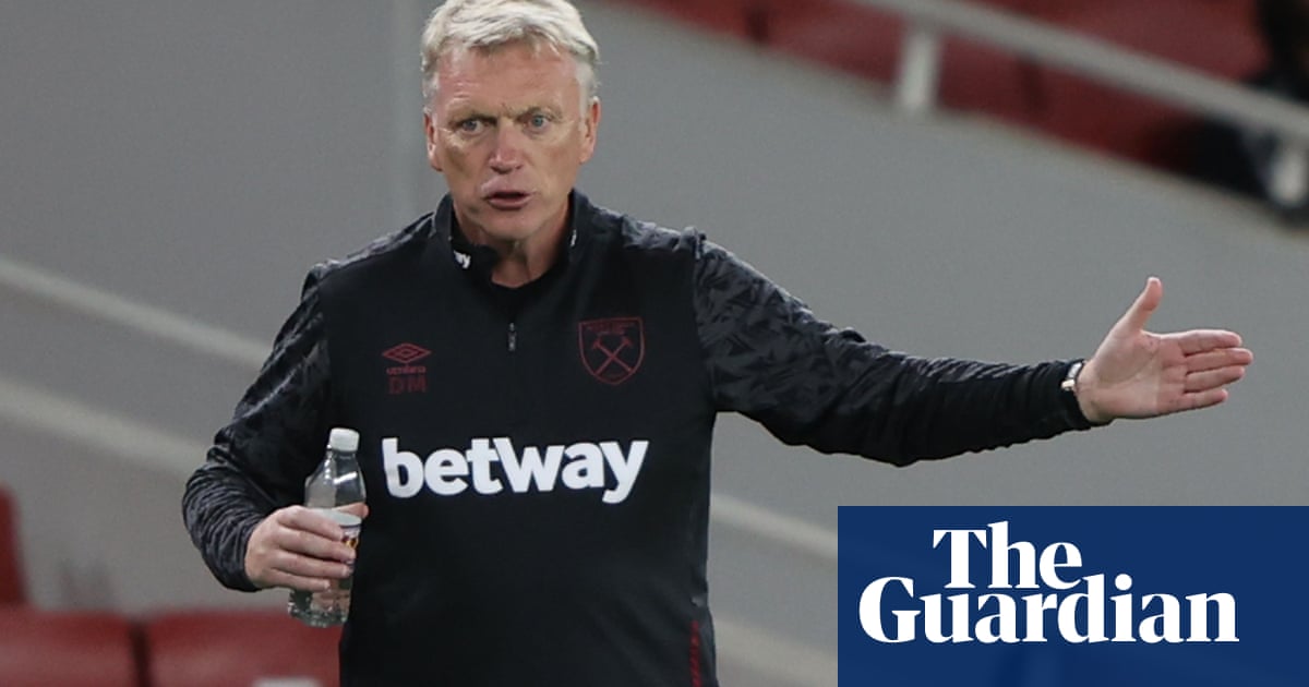 David Moyes and two players leave West Ham game after Covid-19 positive tests