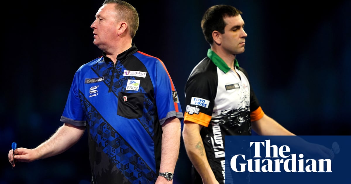 Glen Durrant and Simon Whitlock crash out of PDC world darts championship