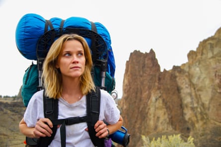 Reese Witherspoon hiking with a rucksack hiking in the 2014 Wild.