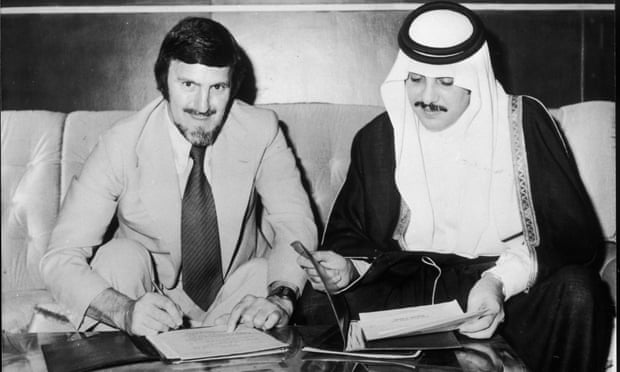 Jimmy Hill signs his contract to work with Saudi Arabia’s national team in the 1970s