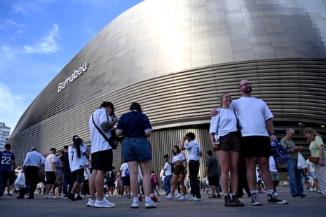 Fans arrive at the Bernabéu.