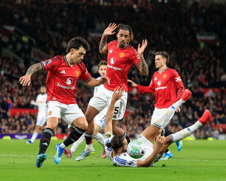 Man United’s Fragility Exposed: Mainoo and Maguire Absences Highlight Squad Depth Concerns After Leeds Upset Man United’s Fragility Exposed: Mainoo and Maguire Absences Highlight Squad Depth Concerns After Leeds Upset